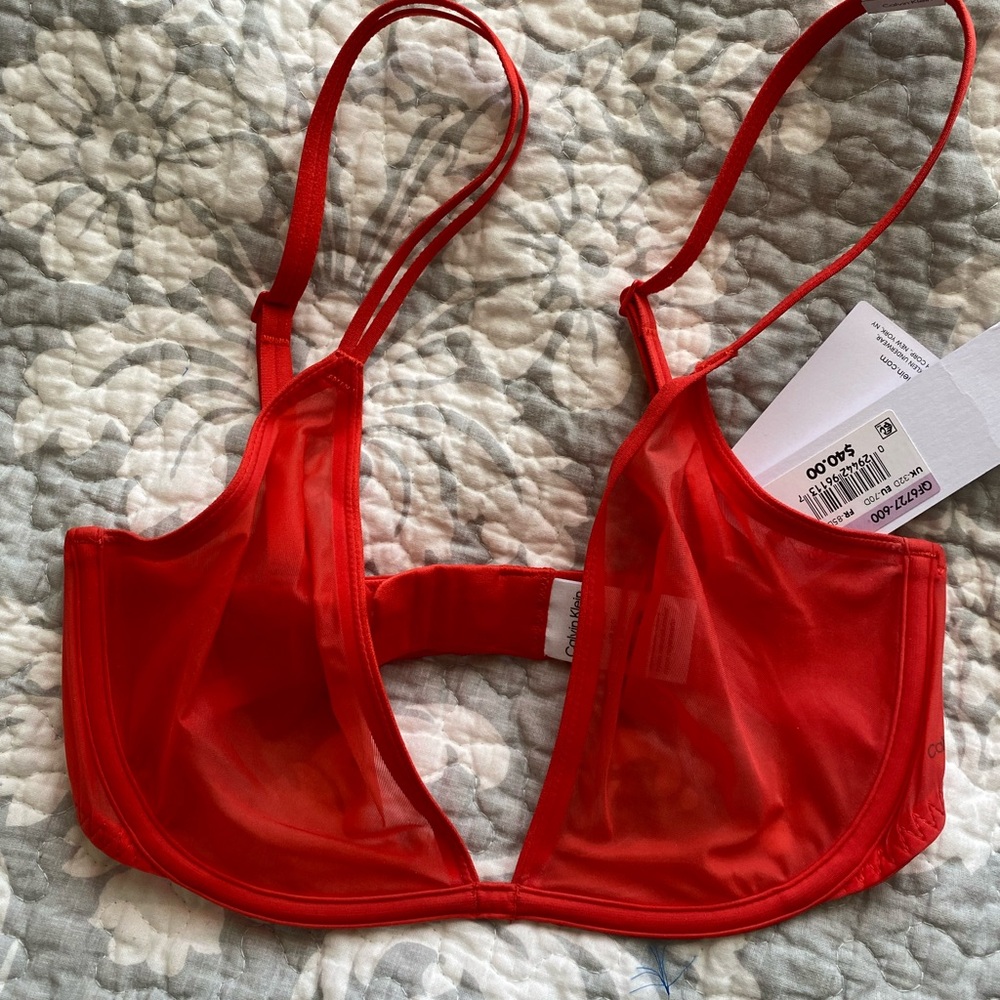 Calvin Klein Women's Sheer Marquisette Unlined Plunge Bra